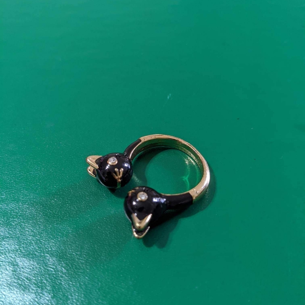 Double cat ring